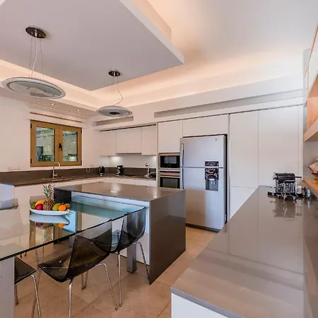 فيلة Filerimos Oasis